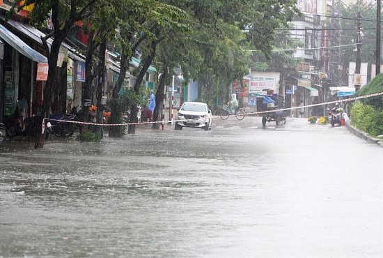 Quảng Nam: Mưa lớn gây ngập nhiều nơi, thành phố Tam Kỳ cho học sinh nghỉ học