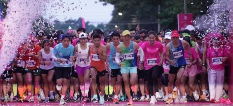 Phong tỏa đường lên bán đảo Sơn Trà; nguy cơ sạt lở 60 huyện miền Trung; 6.000 VĐV tranh tài Giải Marathon