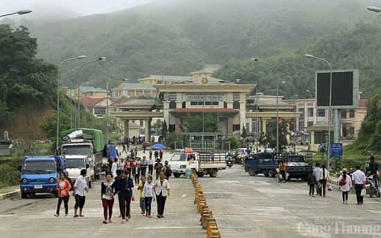 Nghệ An: Gỡ nút thắt hạ tầng để phát triển thương mại vùng biên