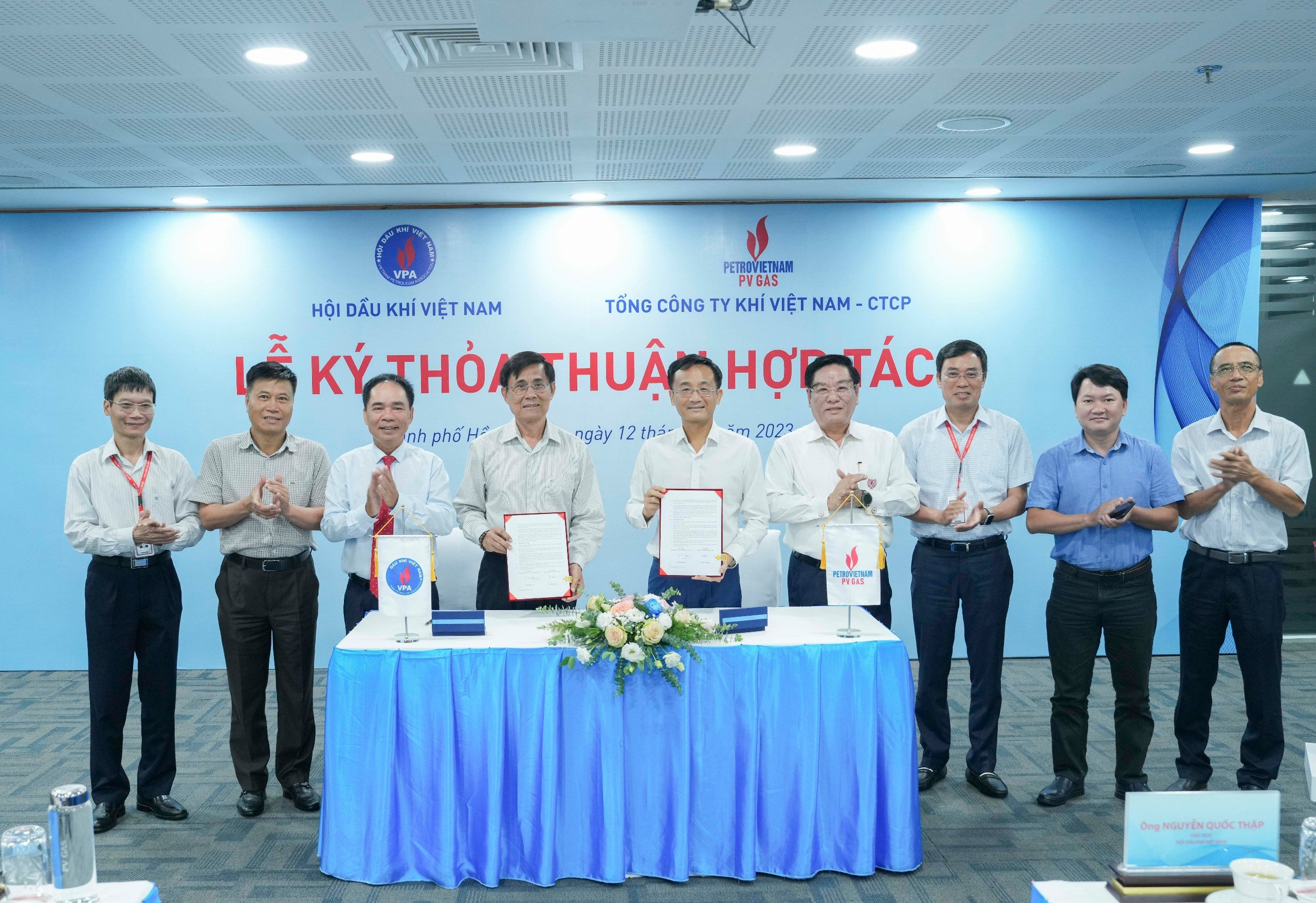 Tổng công ty Khí Việt Nam cùng Hội Dầu khí Việt Nam ký thỏa thuận hợp tác