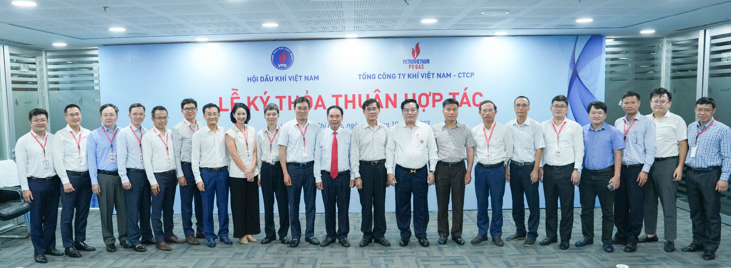 Tổng công ty Khí Việt Nam cùng Hội Dầu khí Việt Nam ký thỏa thuận hợp tác