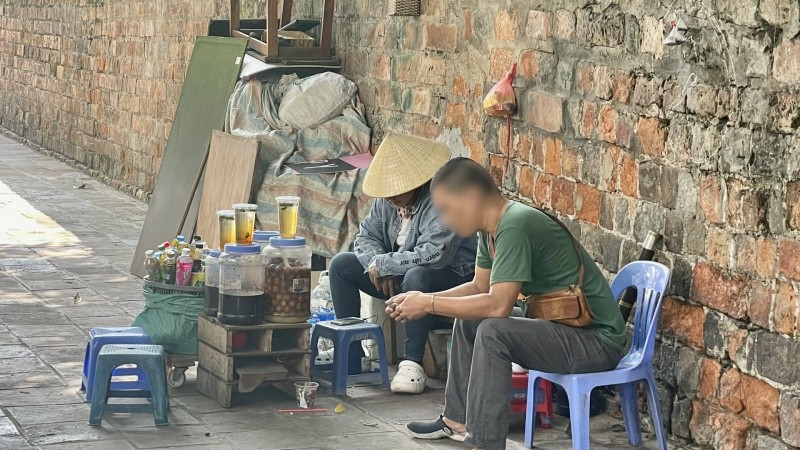 Hà Nội: Tái diễn tình trạng lấn chiếm vỉa hè trên nhiều tuyến phố
