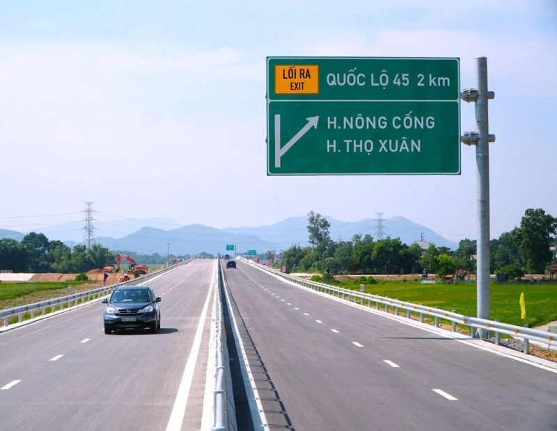 Vì sao tạm dừng lưu thông 2 tuyến cao tốc qua Thanh Hóa, Nghệ An?