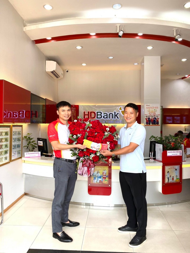 Khách hàng Nguyễn Văn Quỳnh, một khách hàng đến từ Hải Dương nhận vé bay khứ hồi 0 đồng