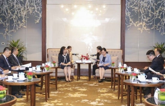 Thứ trưởng Bộ Công Thương Phan Thị Thắng tiếp Phó Thị trưởng thành phố Trùng Khánh (Trung Quốc)