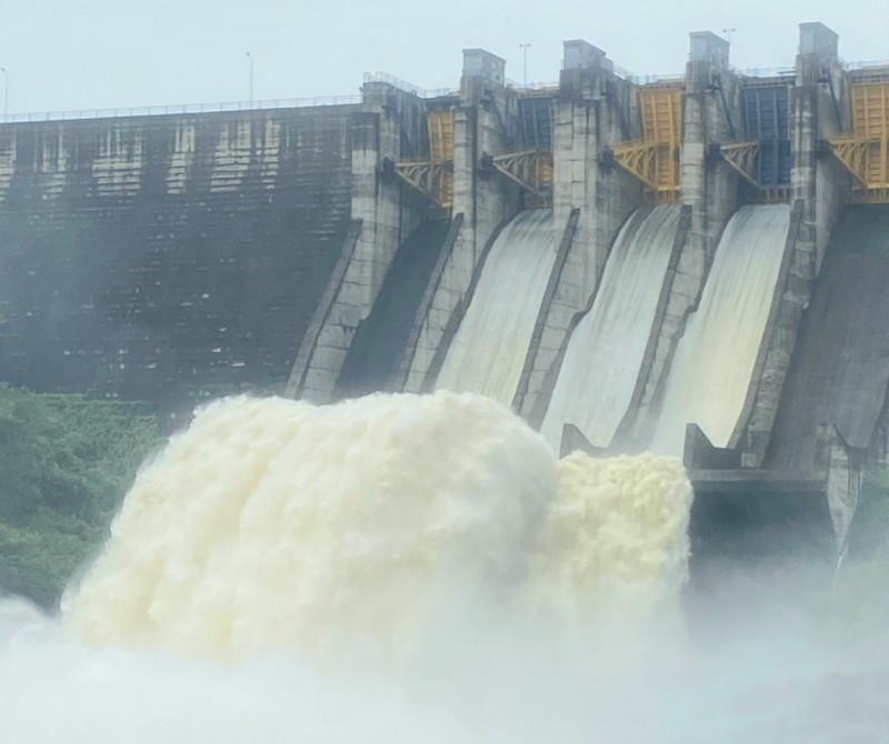 Thừa Thiên Huế: Hồ chứa thuỷ điện thứ 3 điều tiết nước về hạ du để đón lũ