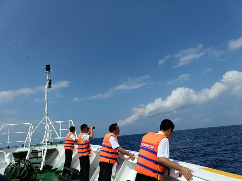 Vụ chìm tàu cá ở Quảng Nam: Điều tàu của Vùng 4 Hải quân và Hải đoàn 128 tìm kiếm ngư dân mất tích