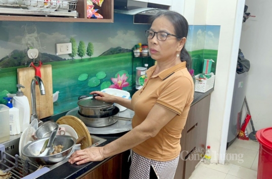 Cư dân Khu đô thị Thanh Hà lên công ty tắm nhờ, gom nước... sử dụng lại