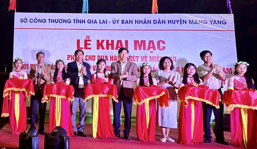 Gia Lai: Đưa hàng Việt về miền núi huyện Mang Yang