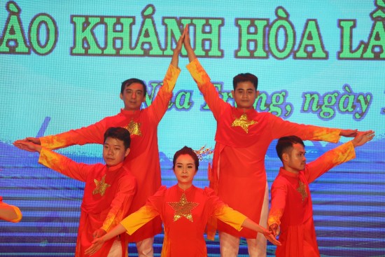 Khánh Hòa: Khen thưởng nữ cán bộ, công nhân lao động doanh nghiệp yến sào