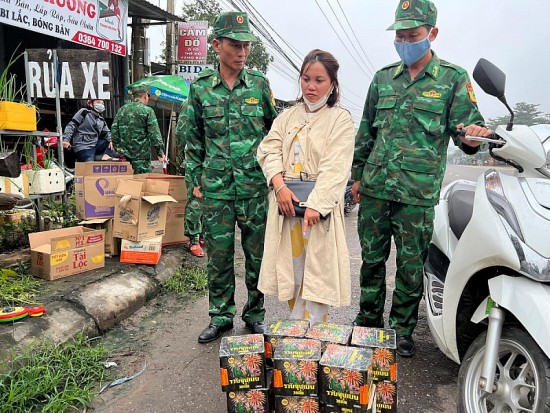 Bản tin Chống buôn lậu 19/10: Liên tiếp bắt giữ 2 vụ vận chuyển trái phép pháo hoa