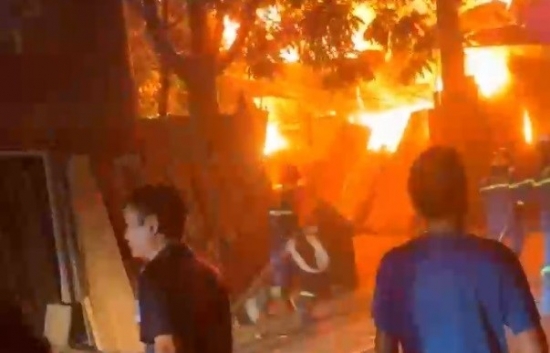 Yên Lạc – Vĩnh Phúc: Xuyên đêm dập lửa cháy tại xưởng mộc