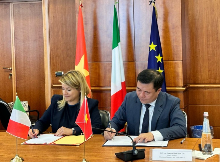 Hai bên đã ký kết Biên bản Khóa họp lần thứ VIII, Ủy ban Hỗn hợp về Hợp tác Kinh tế giữa Bộ Công Thương Việt Nam và Bộ Ngoại giao & Hợp tác Quốc tế Italia và thống nhất Khoá họp lần thứ IX của Uỷ ban hỗn hợp sẽ được tổ chức tại Việt Nam vào năm 2024.