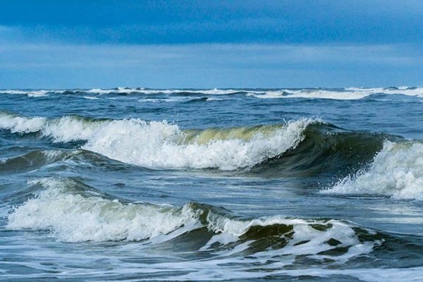 Thời tiết biển hôm nay 22/10/2023: Chịu ảnh hưởng của gió mùa Đông Bắc, biển động mạnh