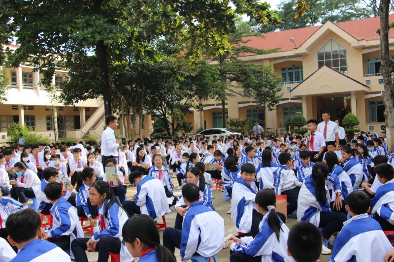 Công ty Điện lực Kon Tum triển khai tuyên truyền an toàn điện, tiết kiệm điện tại trường học