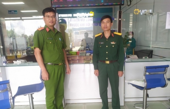 Lâm Đồng: Thượng úy quân đội trao trả 1,5 tỷ đồng cho người chuyển nhầm