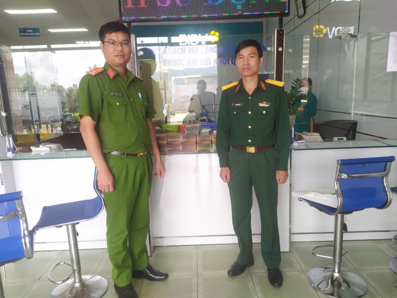 Lâm Đồng: Thượng úy quân đội trao trả 1,5 tỷ đồng cho người chuyển nhầm