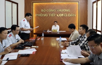 Bộ trưởng Nguyễn Hồng Diên chủ trì buổi tiếp công dân
