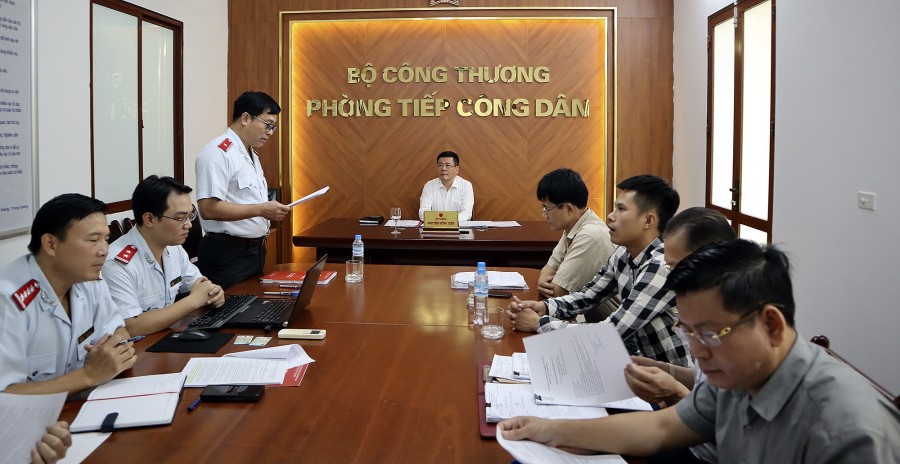 Bộ trưởng Nguyễn Hồng Diên chủ trì buổi tiếp công dân