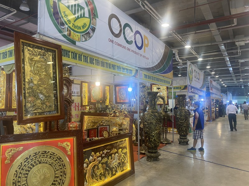 Hội chợ OCOP khu vực Đông Bắc - Quảng Ninh thu hút người dân và du khách