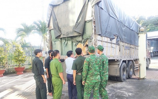 Bản tin Chống buôn lậu 29/10: Phát hiện số lượng lớn hàng không rõ nguồn gốc; Xử lý vận chuyển "khí cười"