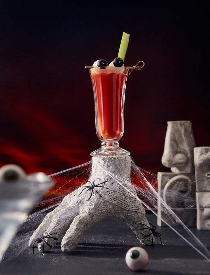 Cocktail &quot;đẫm máu&quot; được chế biến riêng cho tiệc Halloween 2023. (Ảnh: Oven D'or)