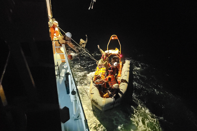 Kịp thời cứu sống một thuyền viên Quảng Ngãi bị đột quỵ trên biển