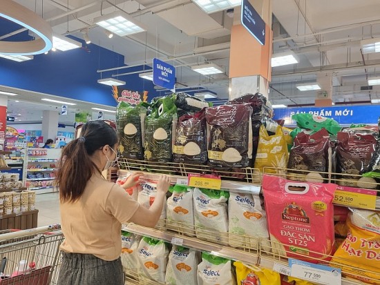 TP. Hồ Chí Minh: Giá gạo giảm mạnh tại nhiều siêu thị