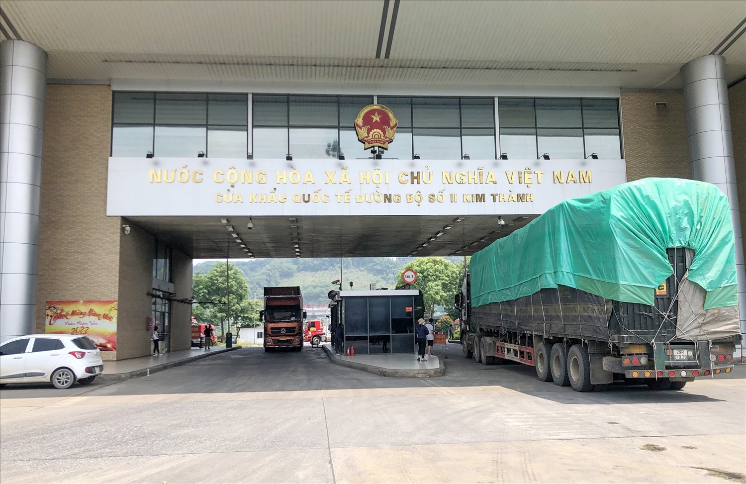 Lào Cai: Mỗi ngày có trên 400 xe hàng xuất nhập khẩu qua cửa khẩu