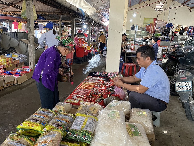  Chợ Võ Lao là nơi diễn ra hoạt động giao thương của người dân xã Võ Lao và các xã lân cận
