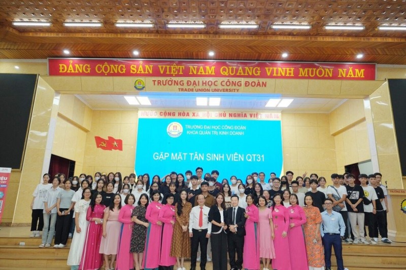 CEO Tony Vũ - Founder Job3s.vn truyền cảm hứng tại Trường Đại học Công Đoàn (Hà Nội)