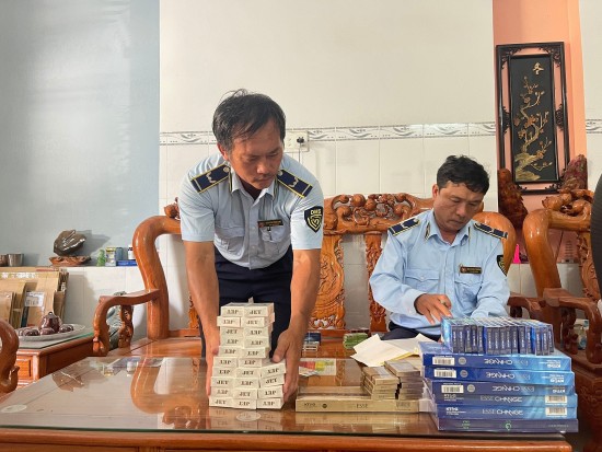 Ninh Thuận: Xử phạt 2 cơ sở kinh doanh thuốc lá điếu nhập lậu
