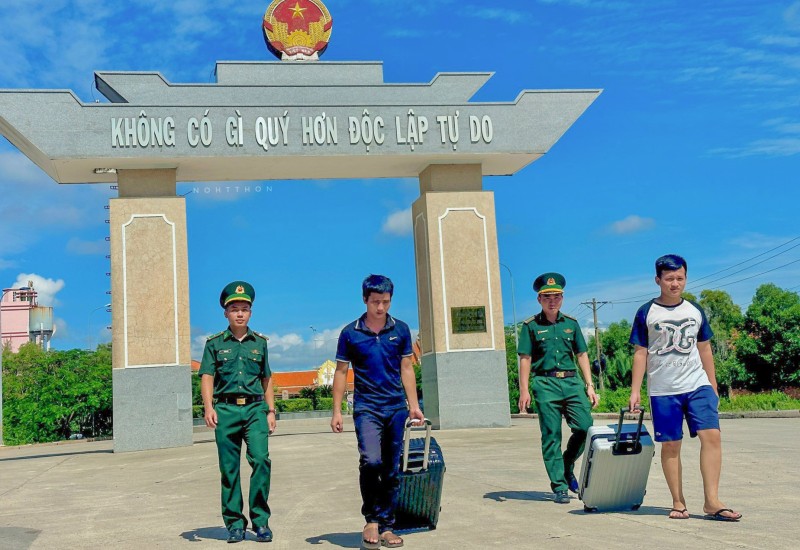 Kiên Giang: Giải cứu 2 công dân nghi bị lừa bán sang Campuchia làm 'việc nhẹ lương cao'