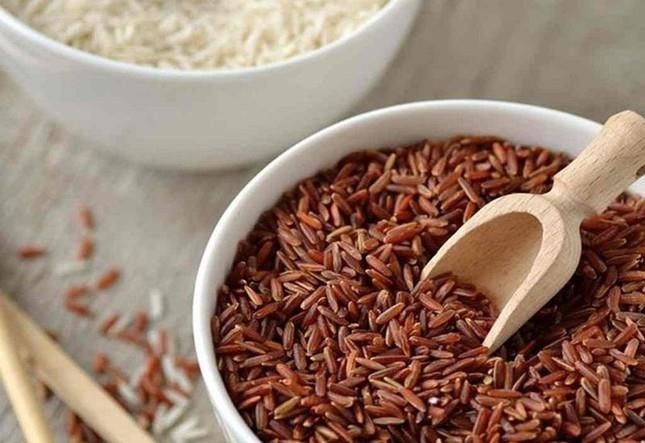 Cũng giống như bất kì loại thực phẩm nào, khi ăn quá nhiều gạo lứt sẽ không tốt cho sức khỏe.