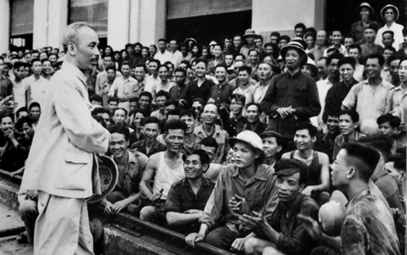 Chủ tịch Hồ Chí Minh căn dặn “Ta cần gan dạ làm, tin vào dân” - Ảnh tư liệu