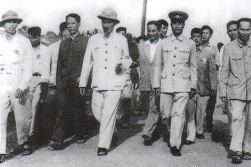 Bác Hồ về thăm Hà Tĩnh năm 1957. Ảnh tư liệu
