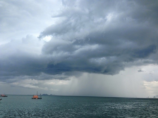 Dự báo thời tiết biển hôm nay 23/11/2023: Cảnh báo mưa dông, lốc xoáy và gió mạnh trên biển