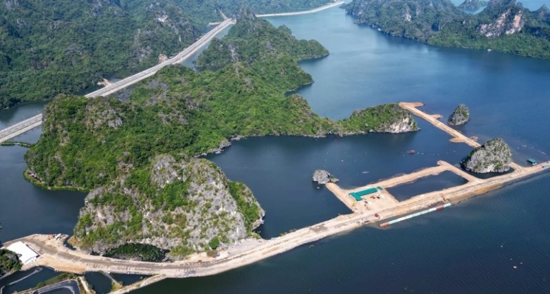 Quảng Ninh: Tạm dừng công trình lấn biển vùng đệm vịnh Hạ Long