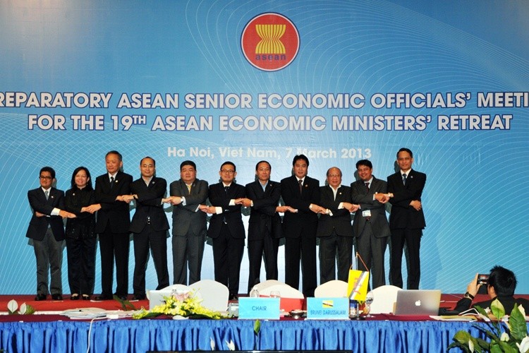 Vụ Đa biên tham gia Phiên họp chuẩn bị cho Hội nghị Bộ trưởng kinh tế ASEAN lần thứ 19 trù bị năm 2013