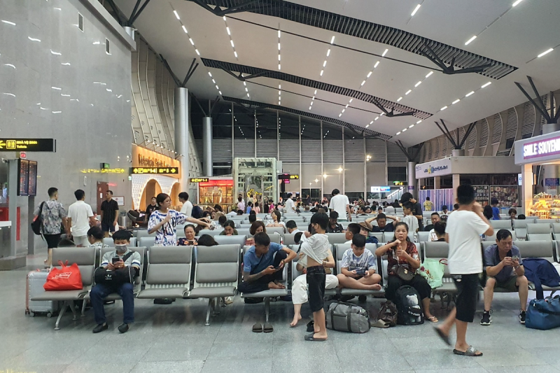 Đà Nẵng: Dừng khẩn cấp chuyến bay vì hành khách nói cất súng trong hành lý