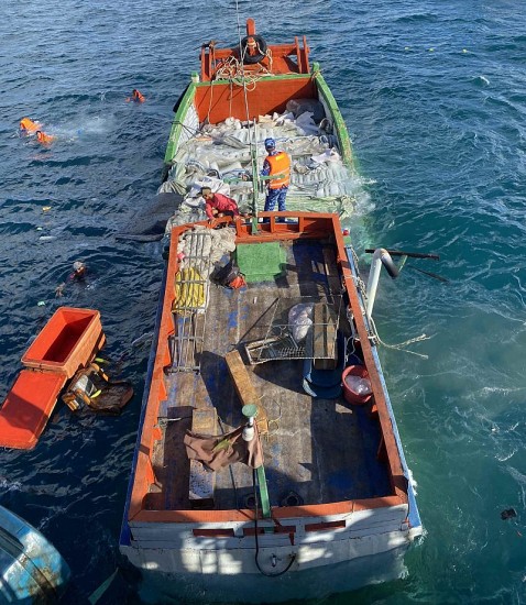 Bà Rịa – Vũng Tàu: Chìm tàu cá, kịp thời cứu sống 6 người