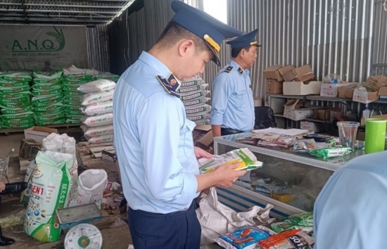 Nghệ An: Quản lý thị trường xử lý 2.339 vụ vi phạm, tăng cường kiểm soát những tháng cuối năm