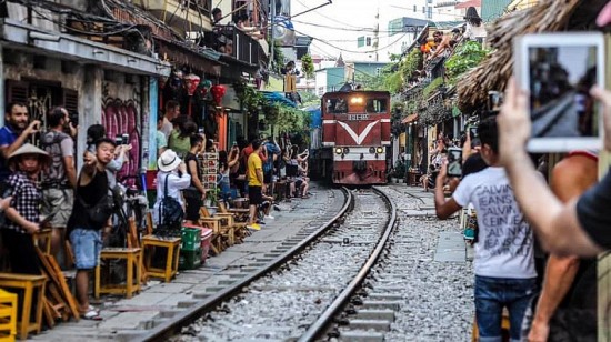 Đường sắt Hà Nội: Đề nghị sớm giải tỏa phố "cà phê đường tàu"