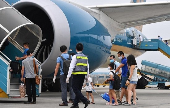 Giá vé máy bay tăng cao trong dịp Tết nguyên đán Giáp Thìn 2024