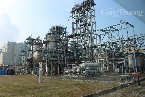 Lọc hóa dầu Nghi Sơn xuất bán 1,57 triệu tấn xăng dầu trong hai tháng cuối năm 2023.