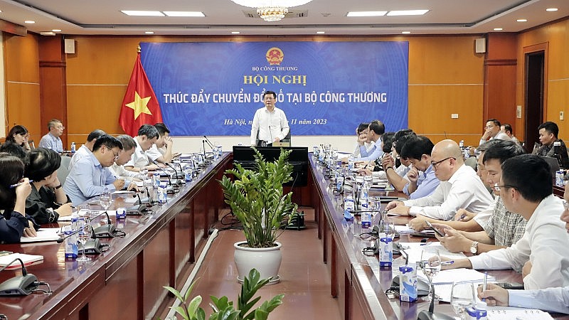 Bộ trưởng Nguyễn Hồng Diên chỉ đạo các đơn vị thuộc Bộ đẩy mạnh công tác chuyển đổi số