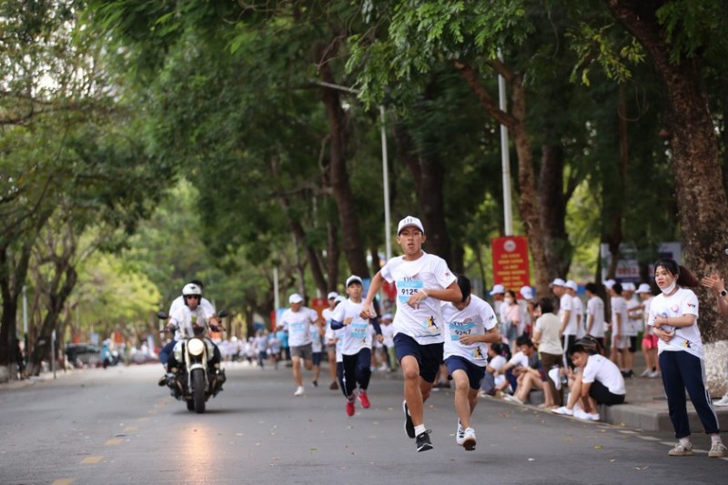 Bí thư Thành ủy Hải Phòng cùng 4.500 vận động viên tham gia Giải chạy S-Race 2023