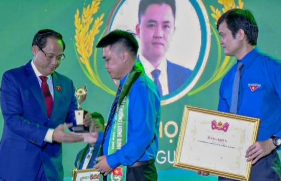 Trao tặng Giải thưởng Lương Định Của cho 42 thanh niên nông thôn làm kinh tế giỏi