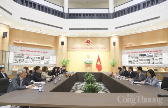 Bộ trưởng Nguyễn Hồng Diên tiếp Phó Chủ tịch Ngân hàng Thế giới khu vực Đông Á - Thái Bình Dương