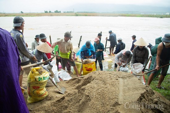 Quảng Nam: Sạt lở bờ sông Vu Gia, nguy cơ cô lập gần 200 hộ dân